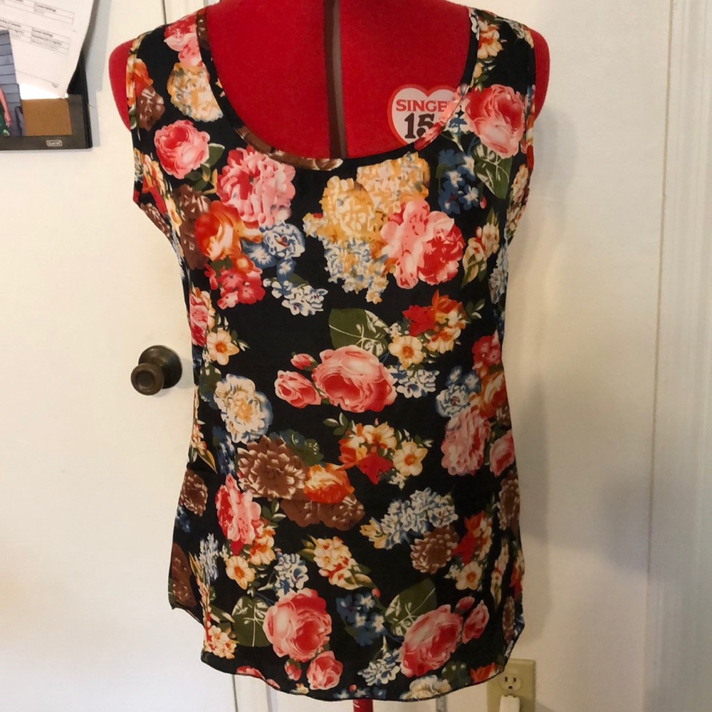 New Floral tank  shirt sleeve shirt